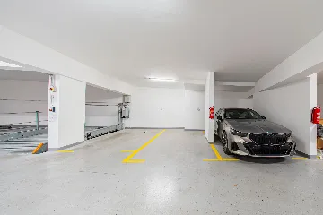 Zagreb 2-Bedroom Apartment with Balcony & Garage