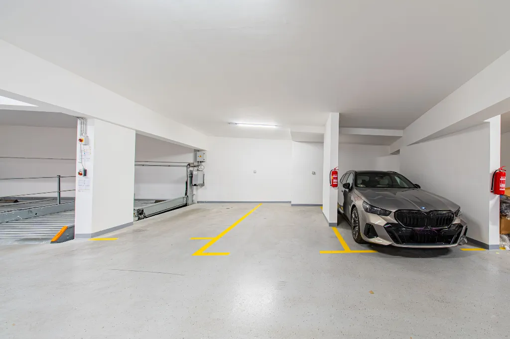 Zagreb 2-Bedroom Apartment with Balcony & Garage
