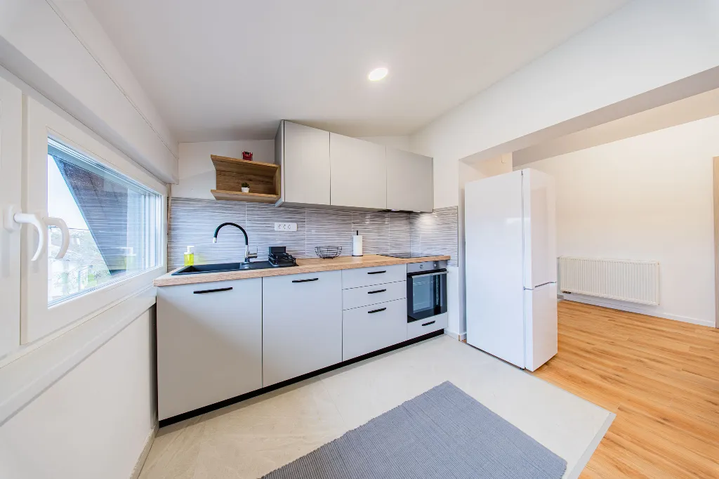 3-Bedroom Apartment in Velika Gorica with Private Parking