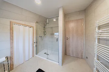 3-Bedroom Apartment in Velika Gorica with Private Parking