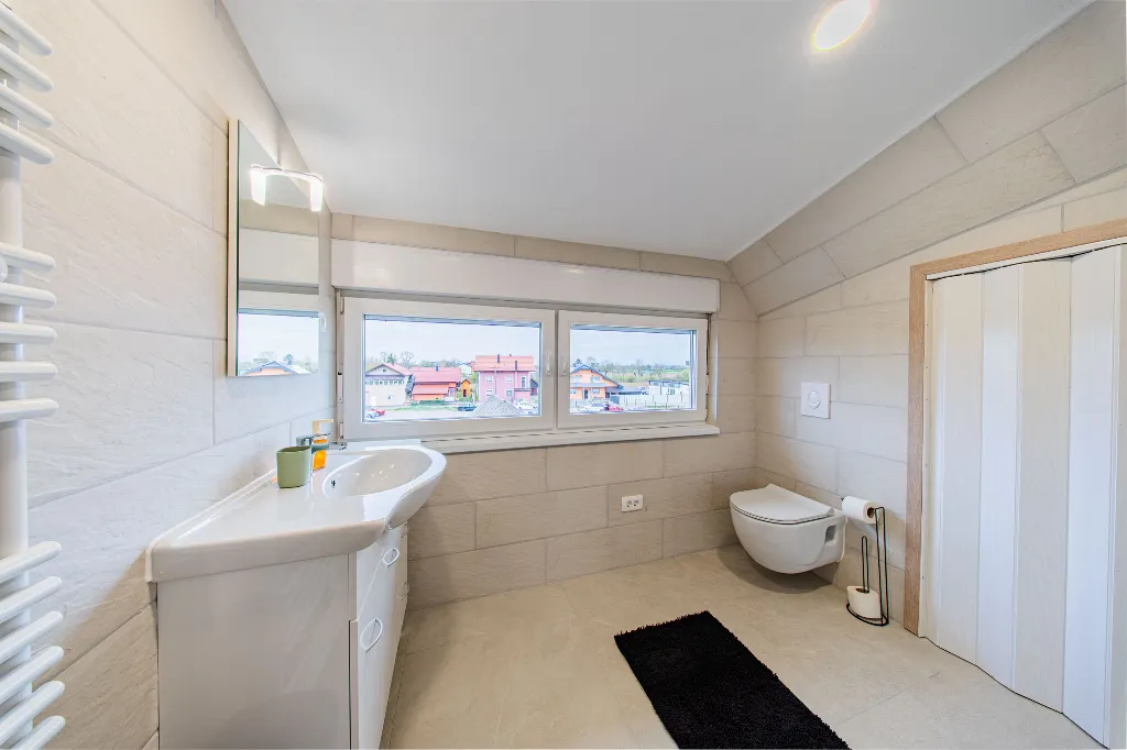 3-Bedroom Apartment in Velika Gorica with Private Parking