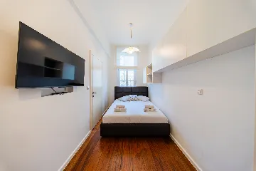 Two-Bedroom Apartment in Zagreb for up to 5