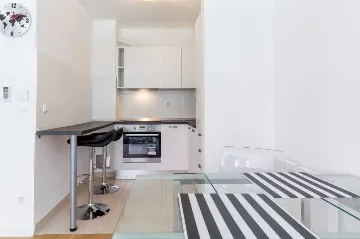 Zagreb 1-Bedroom Apartment with Loggia for 4 Guests