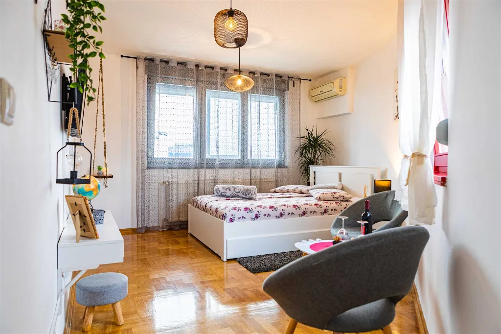 Zagreb Apartment for 2 with Terrace & Smart Lock