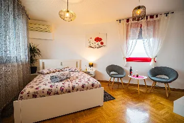 Zagreb Apartment for 2 with Terrace & Smart Lock