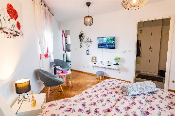 Zagreb Apartment for 2 with Terrace & Smart Lock