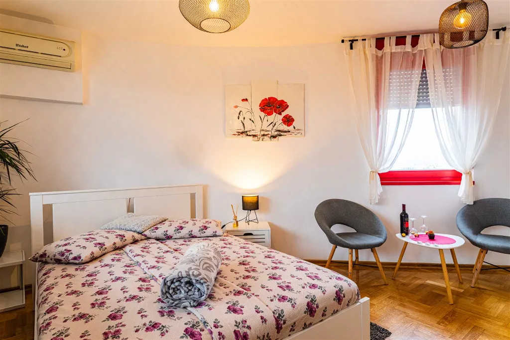 Zagreb Apartment for 2 with Terrace & Smart Lock