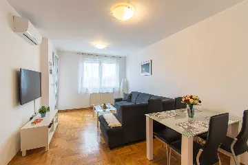 Zagreb Apartment with Loggia and Secured Parking