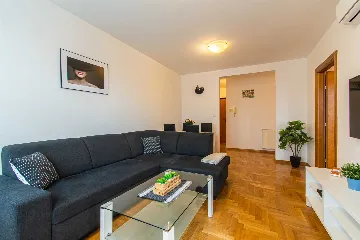 Zagreb Apartment with Loggia and Secured Parking
