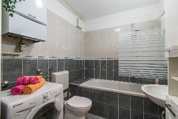 Zagreb Apartment with Loggia and Secured Parking