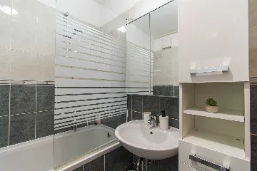 Zagreb Apartment with Loggia and Secured Parking