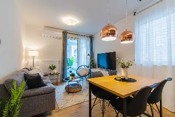 Zagreb One-Bedroom Apartment with Loggia