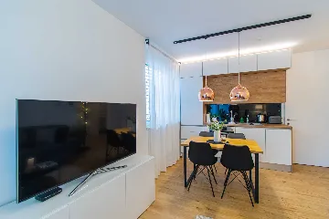 Zagreb One-Bedroom Apartment with Loggia