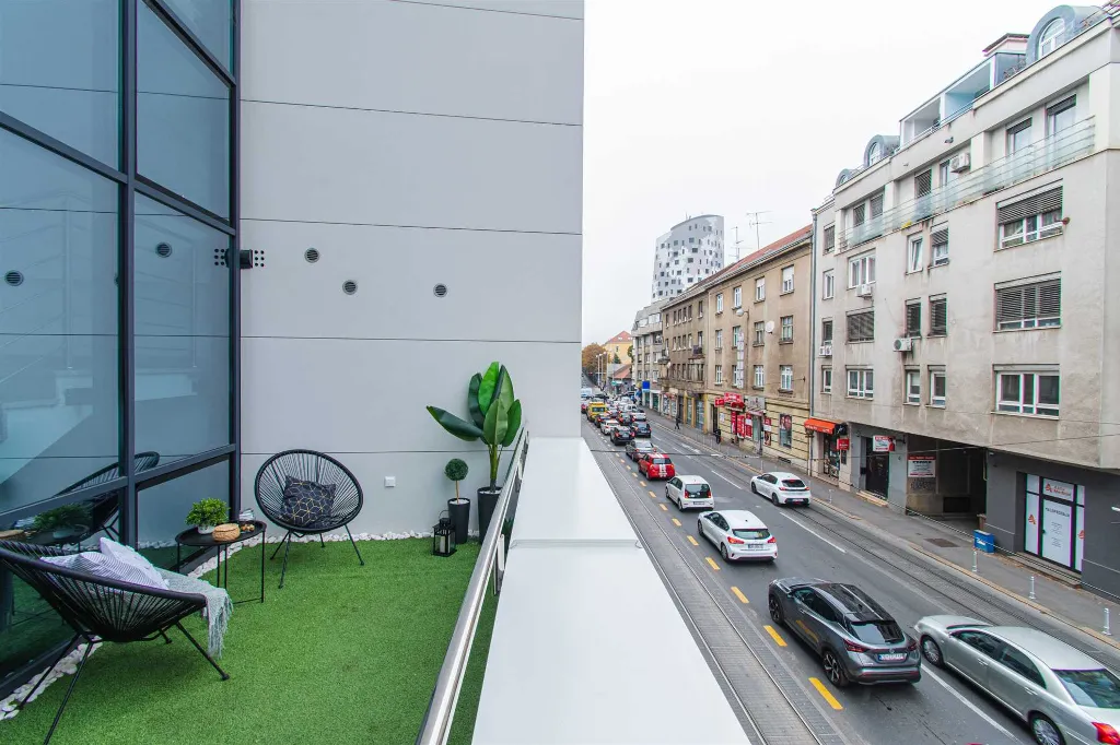 Zagreb One-Bedroom Apartment with Loggia