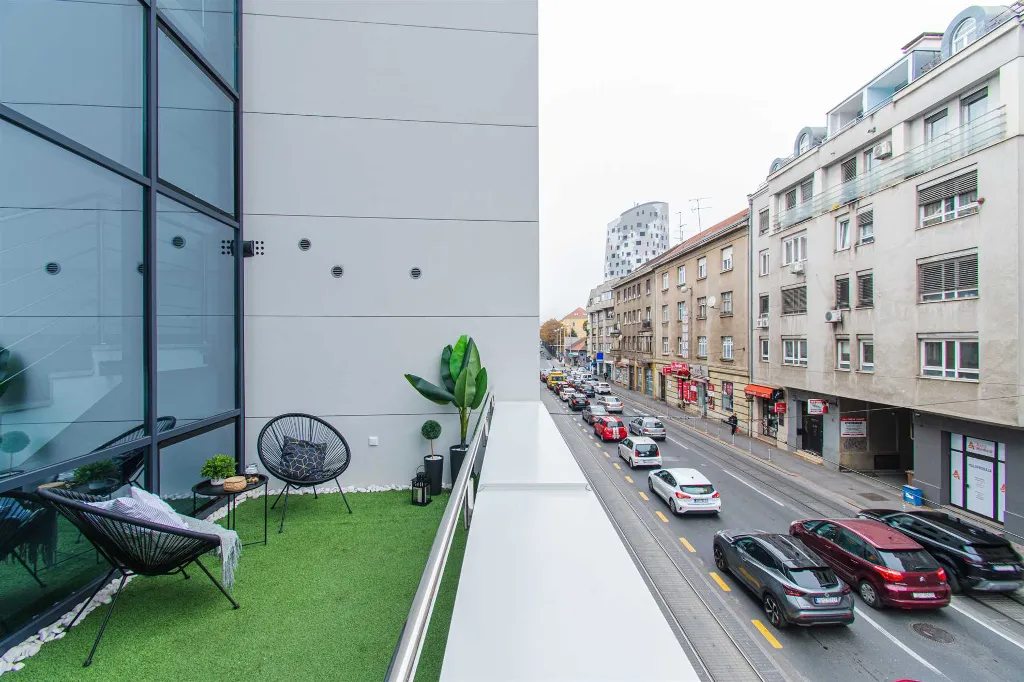 Zagreb One-Bedroom Apartment with Loggia