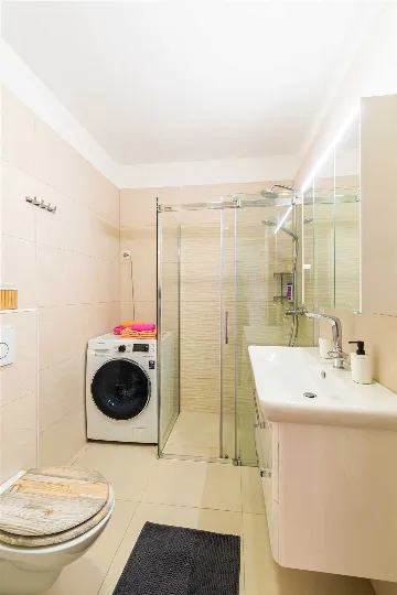 Zagreb Apartment with Private Parking for 4–6