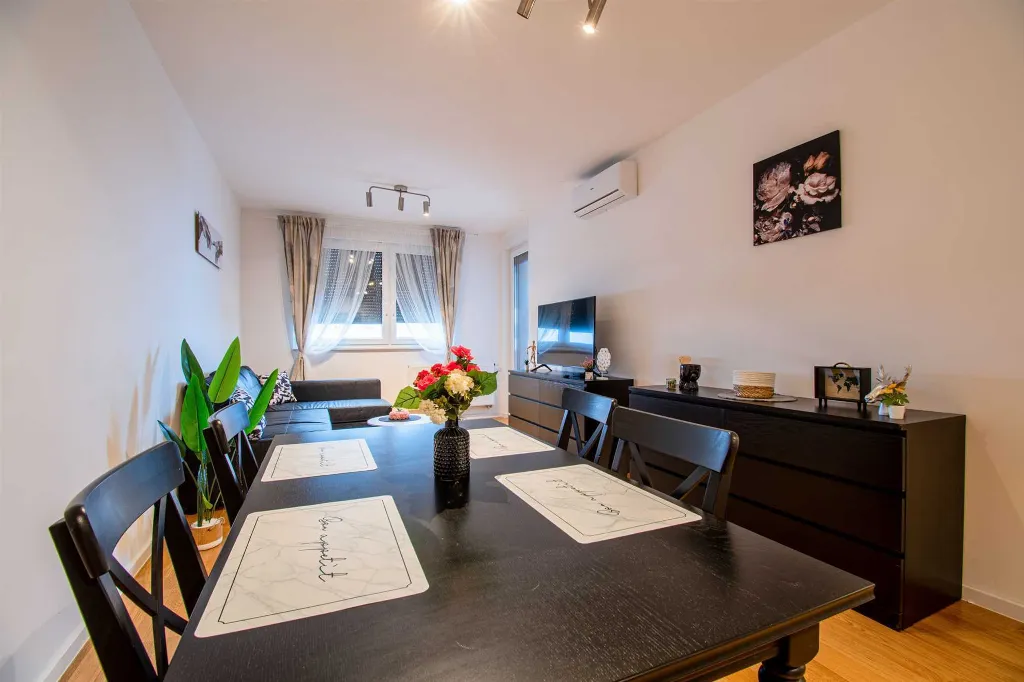 Zagreb Apartment with Loggia & Parking