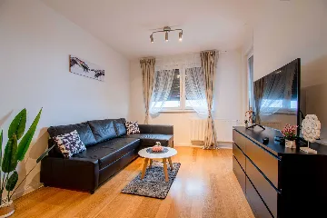 Zagreb Apartment with Loggia & Parking
