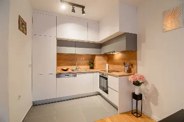 Zagreb Apartment with Loggia & Parking