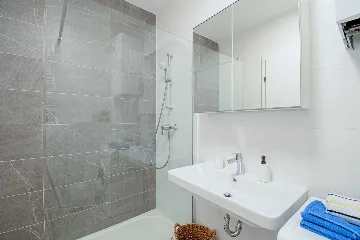 Zagreb Apartment with Loggia & Parking