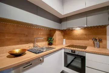 Zagreb Apartment with Loggia & Parking