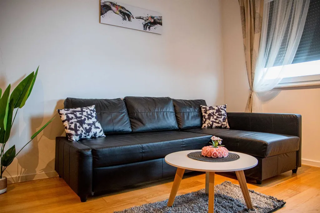 Zagreb Apartment with Loggia & Parking