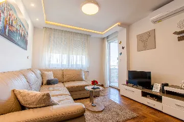 One-Bedroom Apartment with Loggia in Zagreb