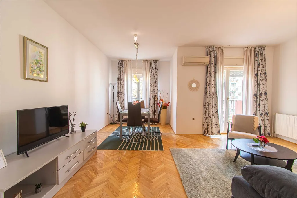 3-Bedroom Apartment in Zagreb with Balconies