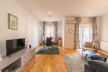 3-Bedroom Apartment in Zagreb with Balconies