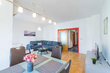 3-Bedroom Apartment in Zagreb with Balconies