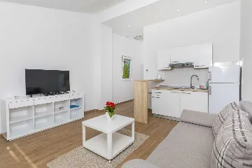 1-Bedroom Apartment for 2 Guests in Jelsa