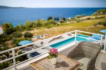 1-Bedroom Apartment for 2 Guests in Jelsa