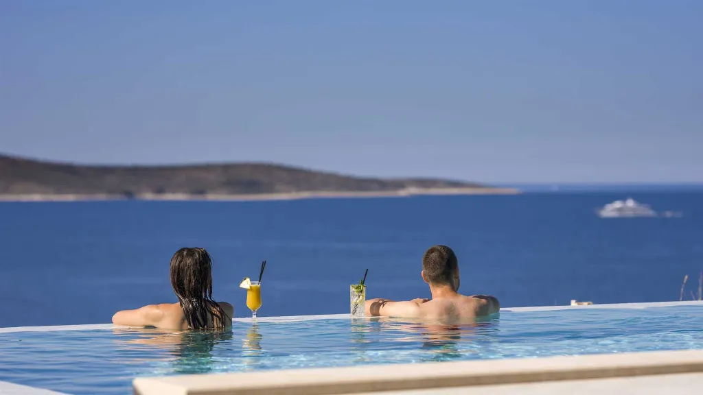 1-Bedroom Apartment for 2 Guests in Jelsa