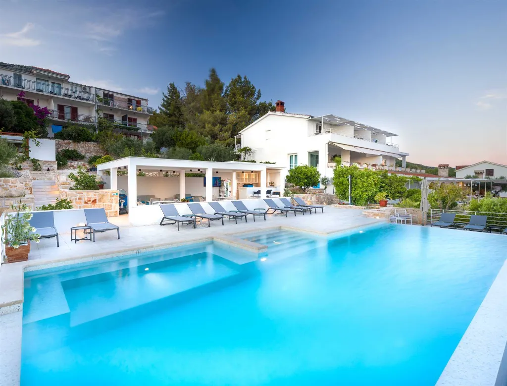 1-Bedroom Apartment for 2 Guests in Jelsa