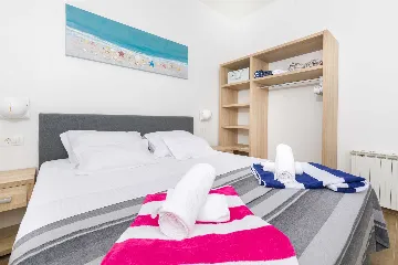 1-Bedroom Apartment for 2 Guests in Jelsa