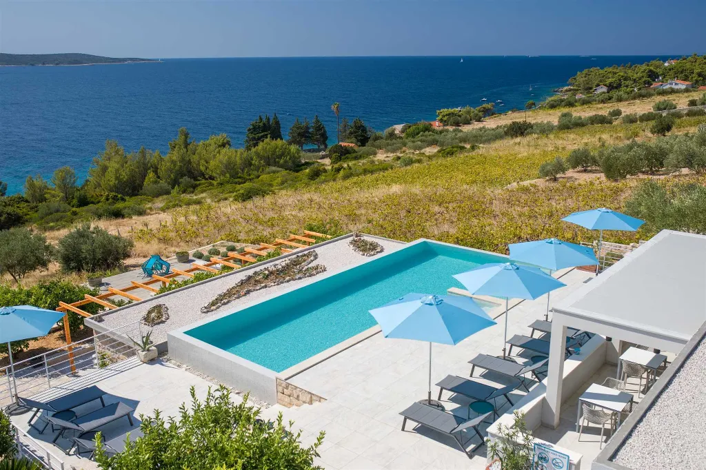 Apartment for 2 Guests in Jelsa