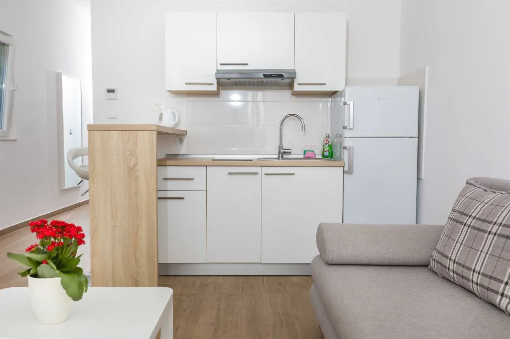 Apartment for 2 Guests in Jelsa