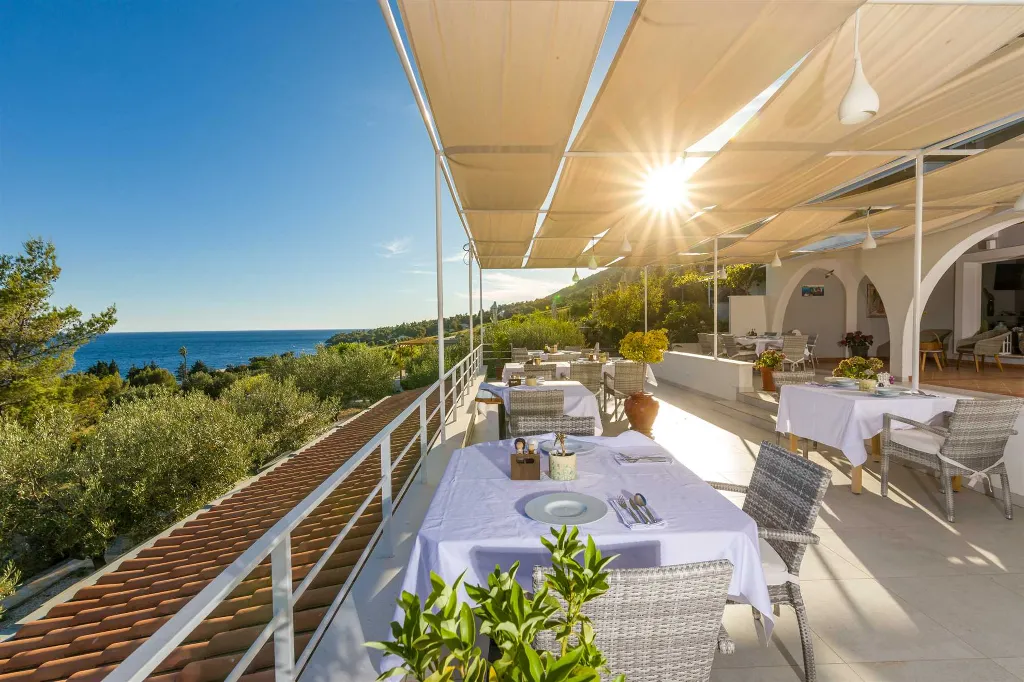 1-Bedroom Apartment in Jelsa for 2 Guests