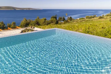 1-Bedroom Apartment in Jelsa for 2 Guests