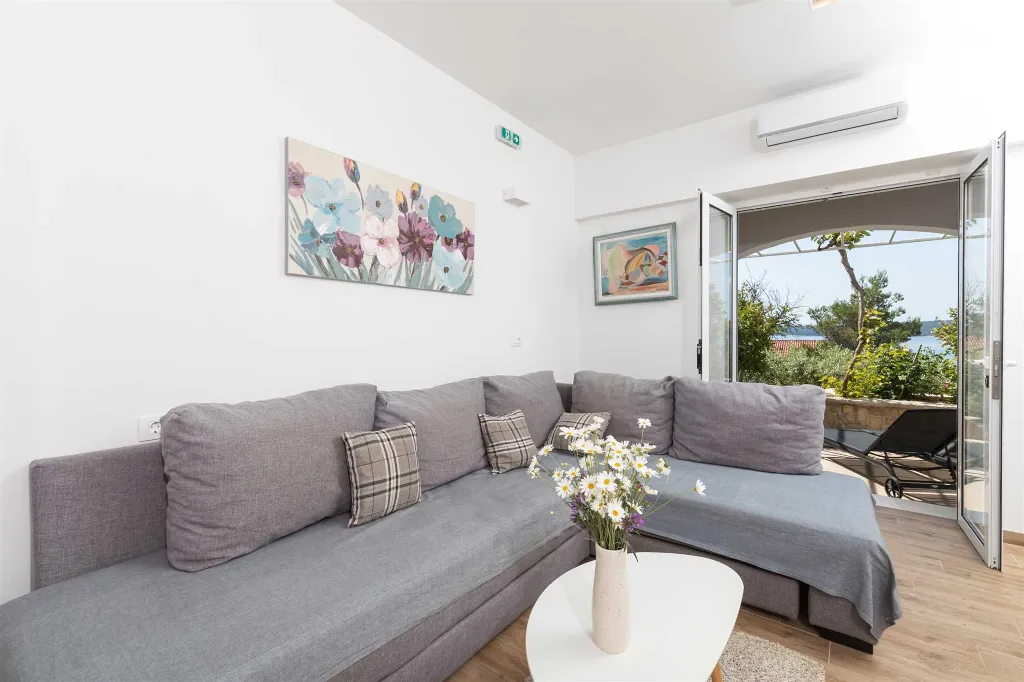1-Bedroom Apartment in Jelsa for 2 Guests