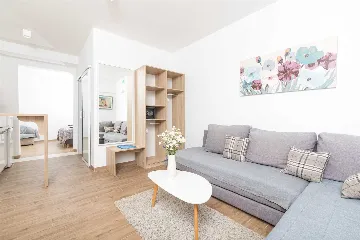 1-Bedroom Apartment for 2 Guests in Jelsa