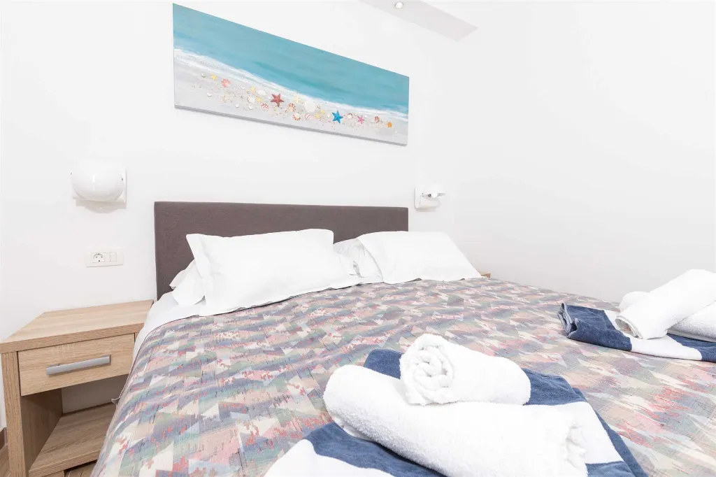 1-Bedroom Apartment for 2 Guests in Jelsa