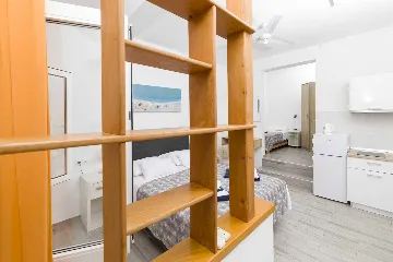 1-Bedroom Apartment for Up to 3 in Jelsa