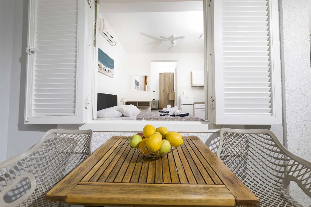 1-Bedroom Apartment for Up to 3 in Jelsa