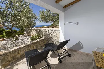 1-Bedroom Apartment for Up to 3 in Jelsa