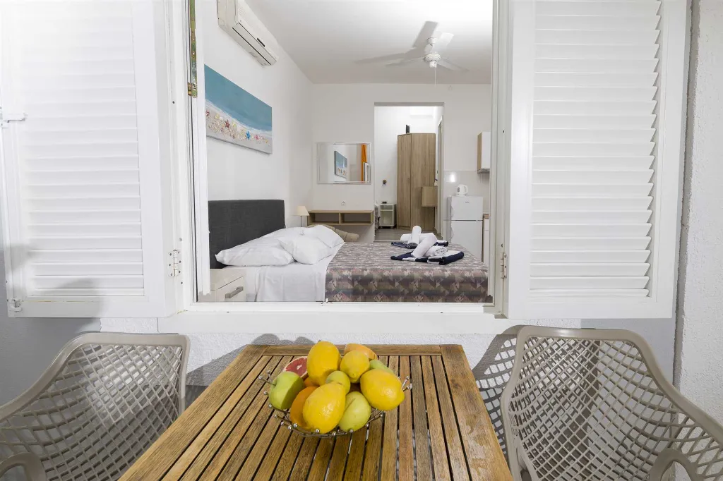 1-Bedroom Apartment for Up to 3 in Jelsa