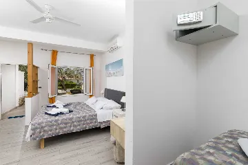 1-Bedroom Apartment for Up to 3 in Jelsa