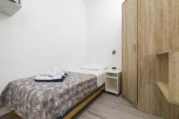 1-Bedroom Apartment for Up to 3 in Jelsa