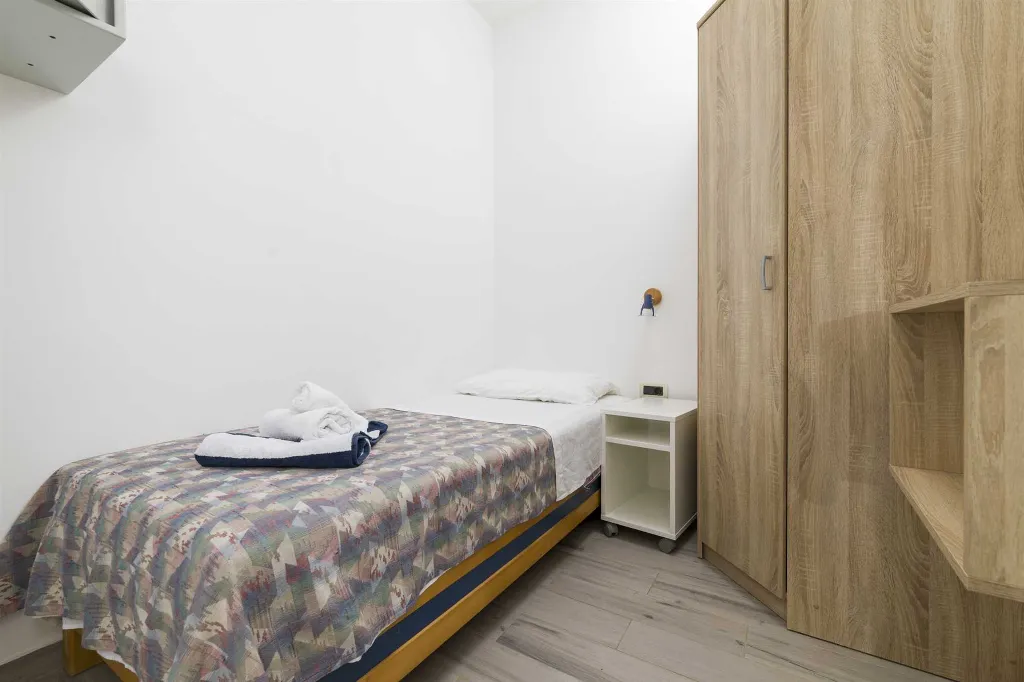 1-Bedroom Apartment for Up to 3 in Jelsa