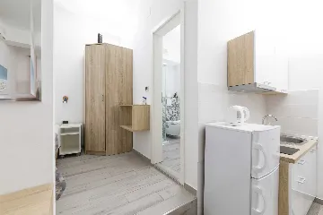 1-Bedroom Apartment for Up to 3 in Jelsa